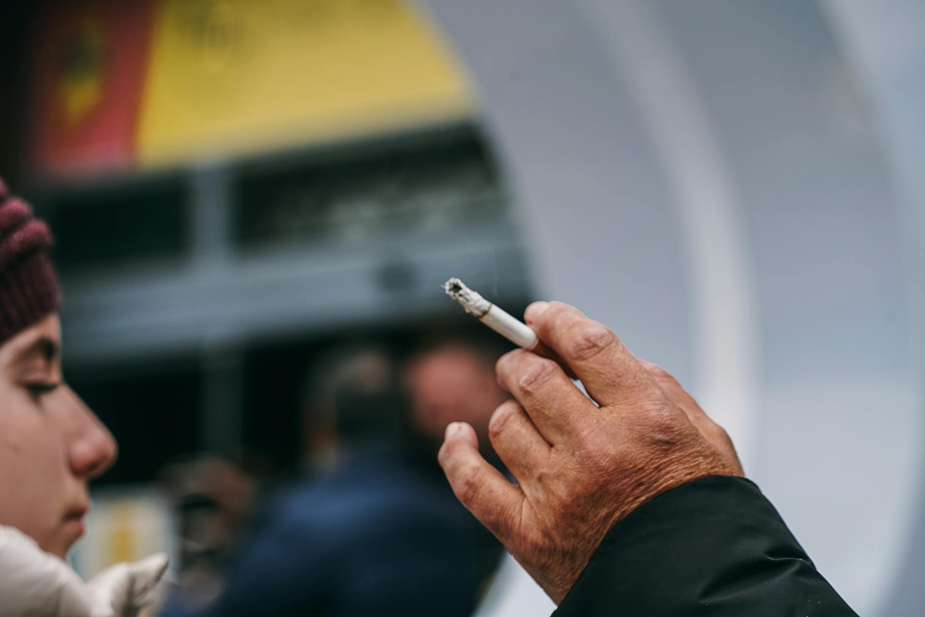 Oxford Study Finds Nicotine E-Cigarettes Outperform Patches in Smoking Cessation