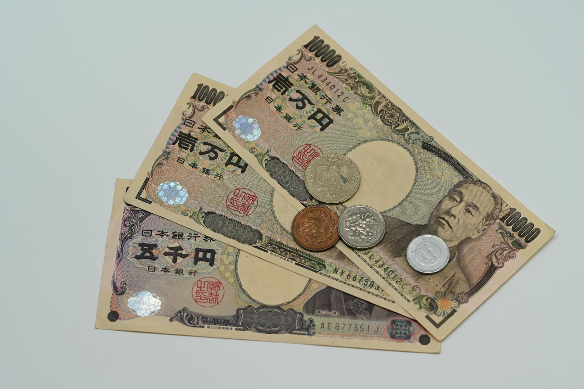 Bank of Japan Rate Hike Bets Mount as Yen Weakness Pressures Bitcoin Markets