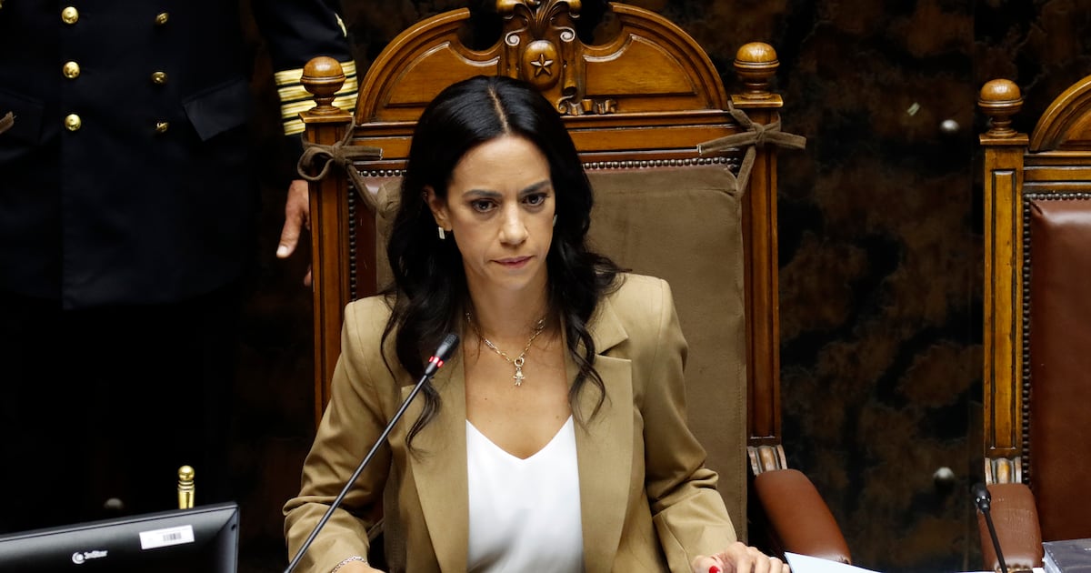 Presidenta del Senado propone vía rápida en seguridad y exige plan económico