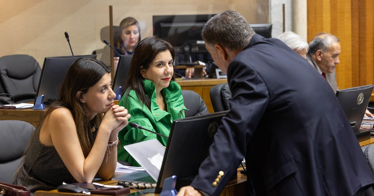 gobierno pierde control de comisión clave para ley de migración clandestina