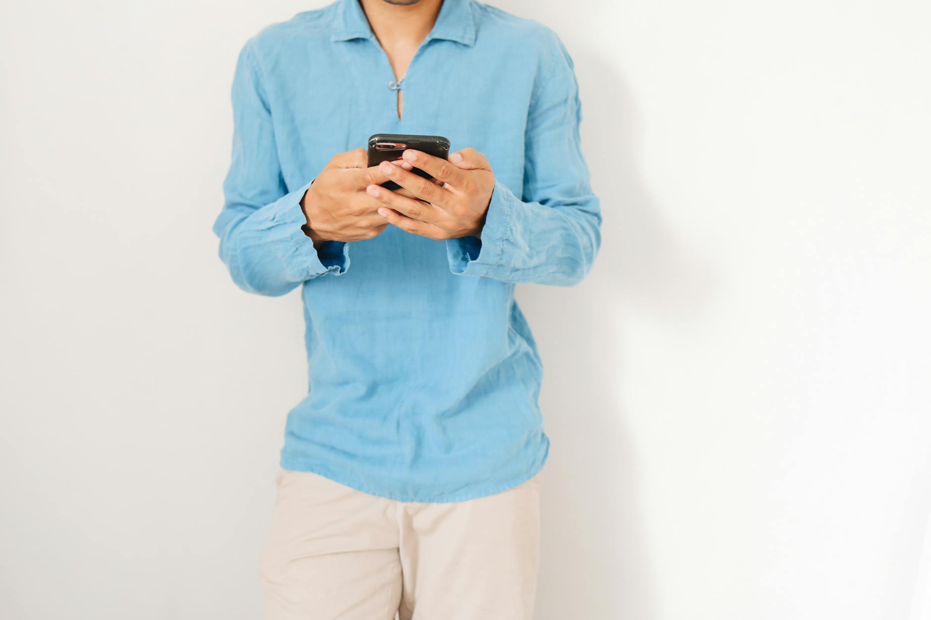 Chilean Contestant Carlita Criticizes Fiebre de Baile Casting Choices on Social Media