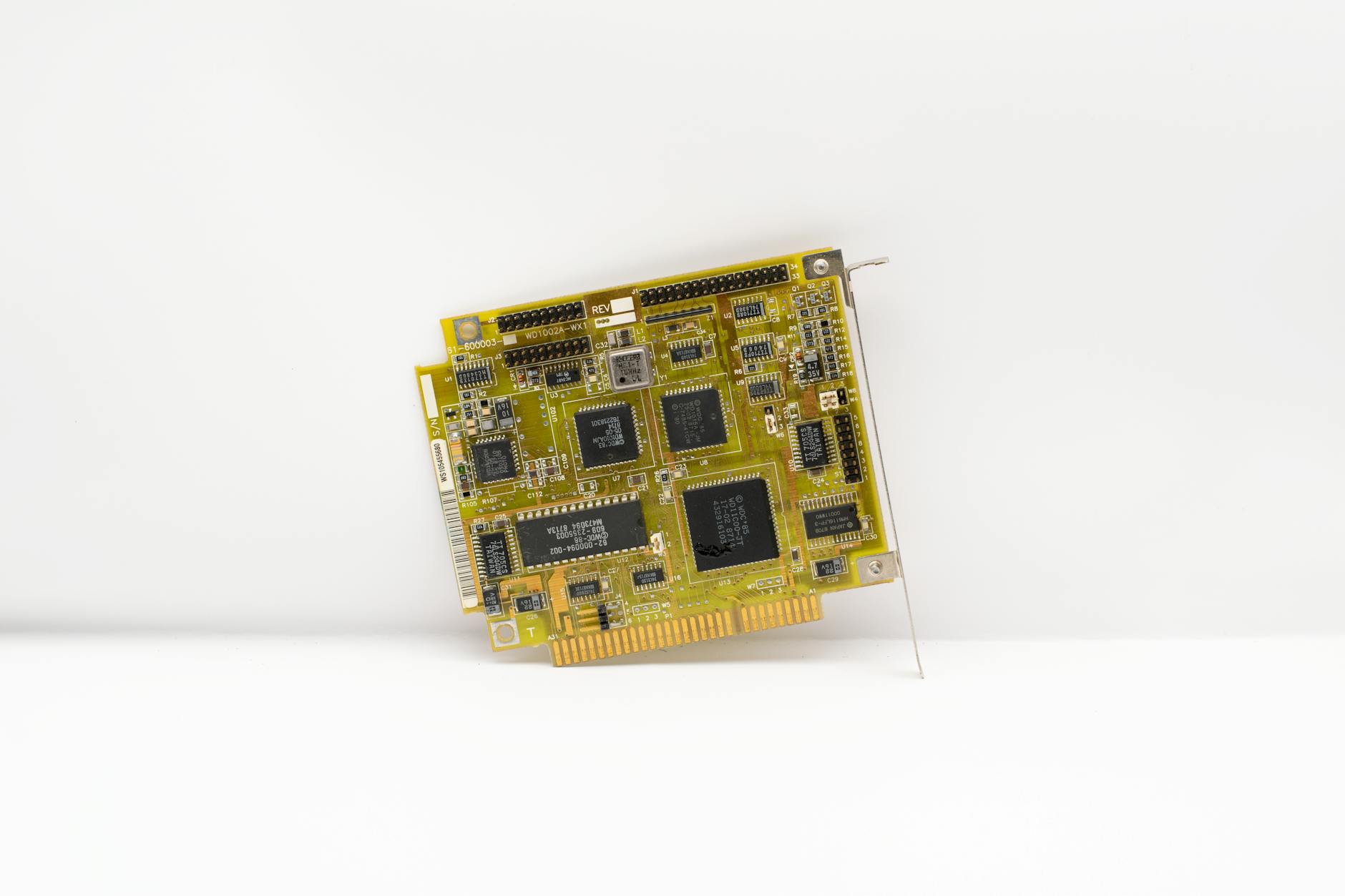 Investigadores ejecutan modelos de IA en hardware de 1997