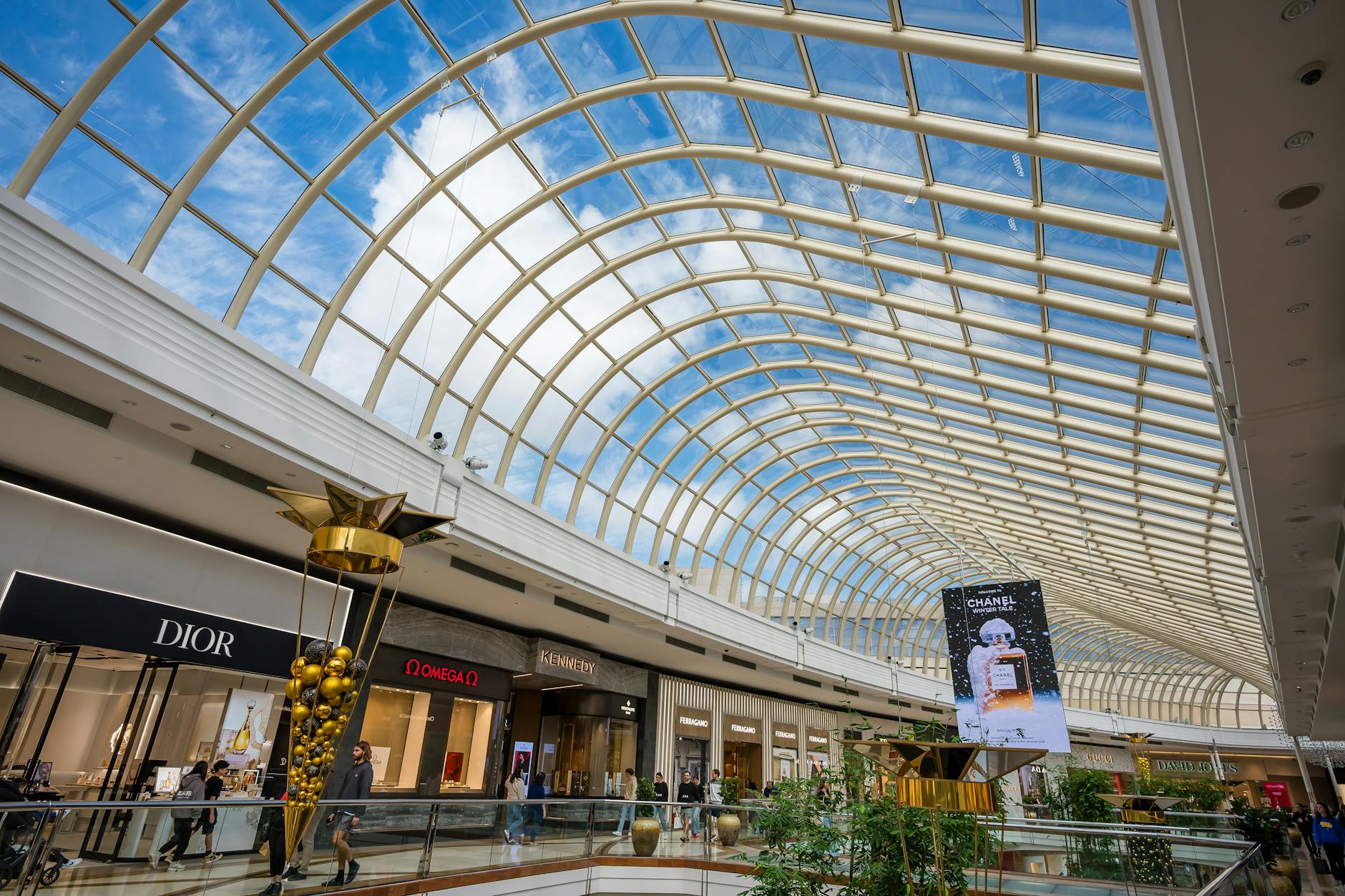 La Generación Z regresa a los centros comerciales para combatir la soledad