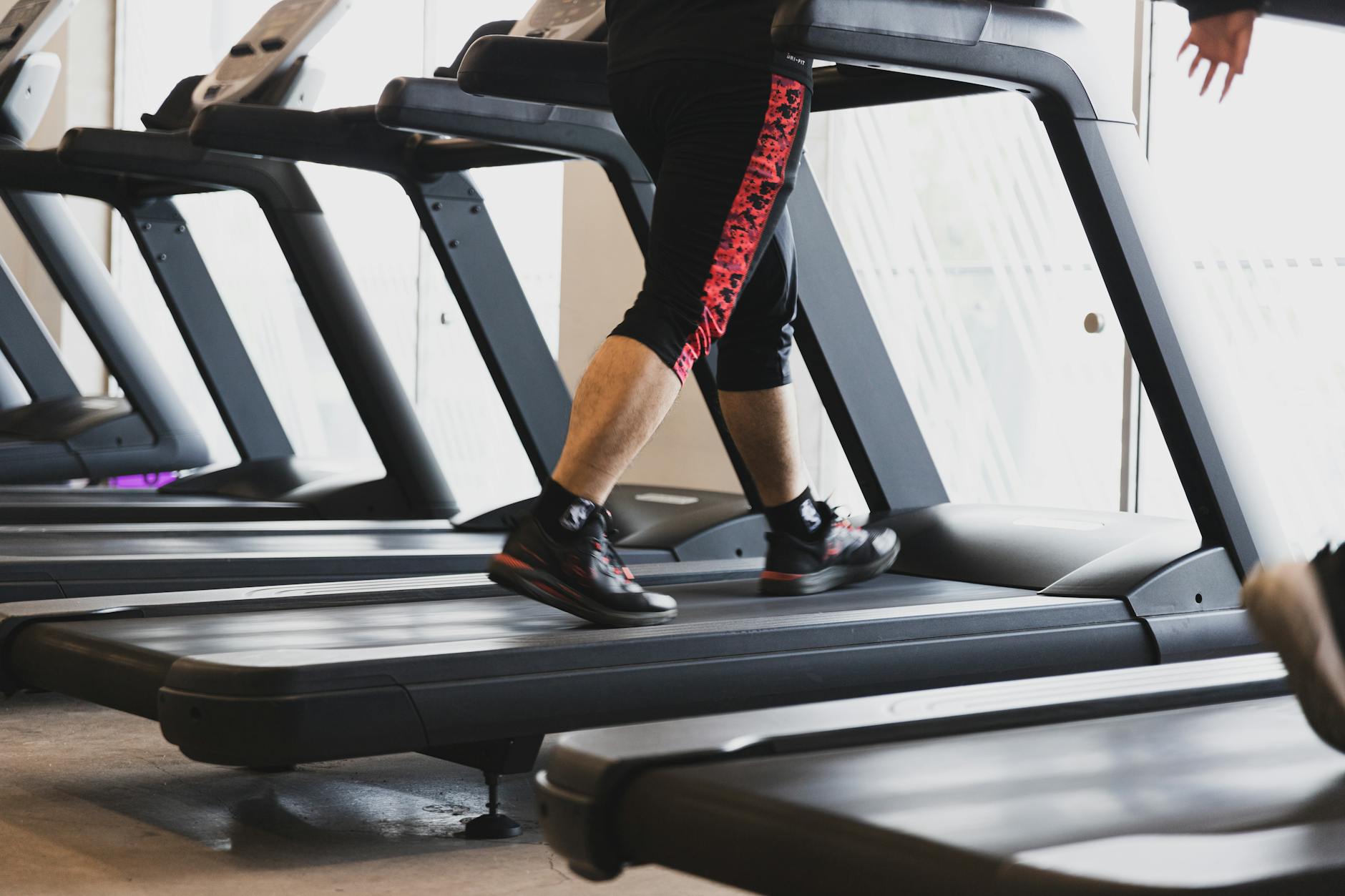 Caminar en pendiente: una alternativa sostenible al running para perder grasa