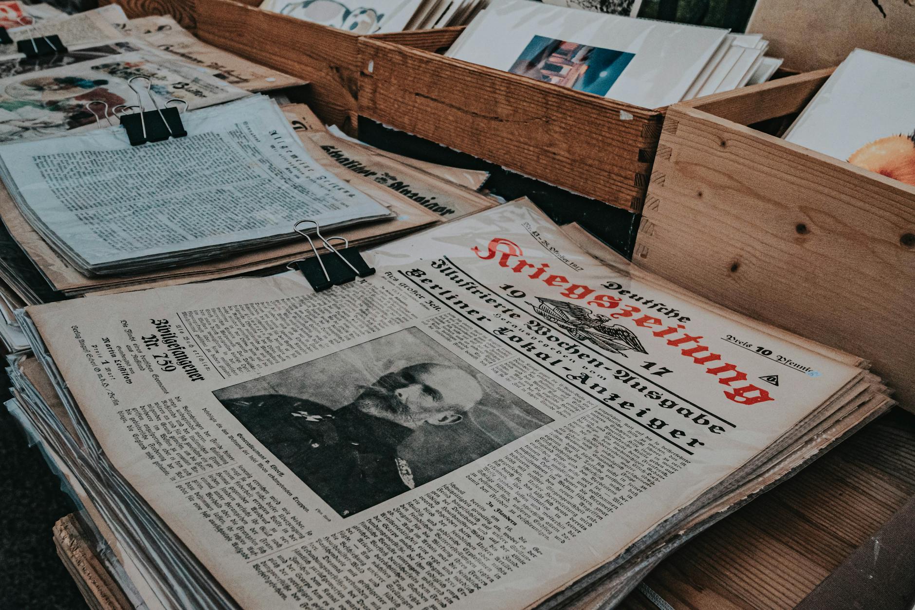 El Universal digital archive provides structured access to historical print editions