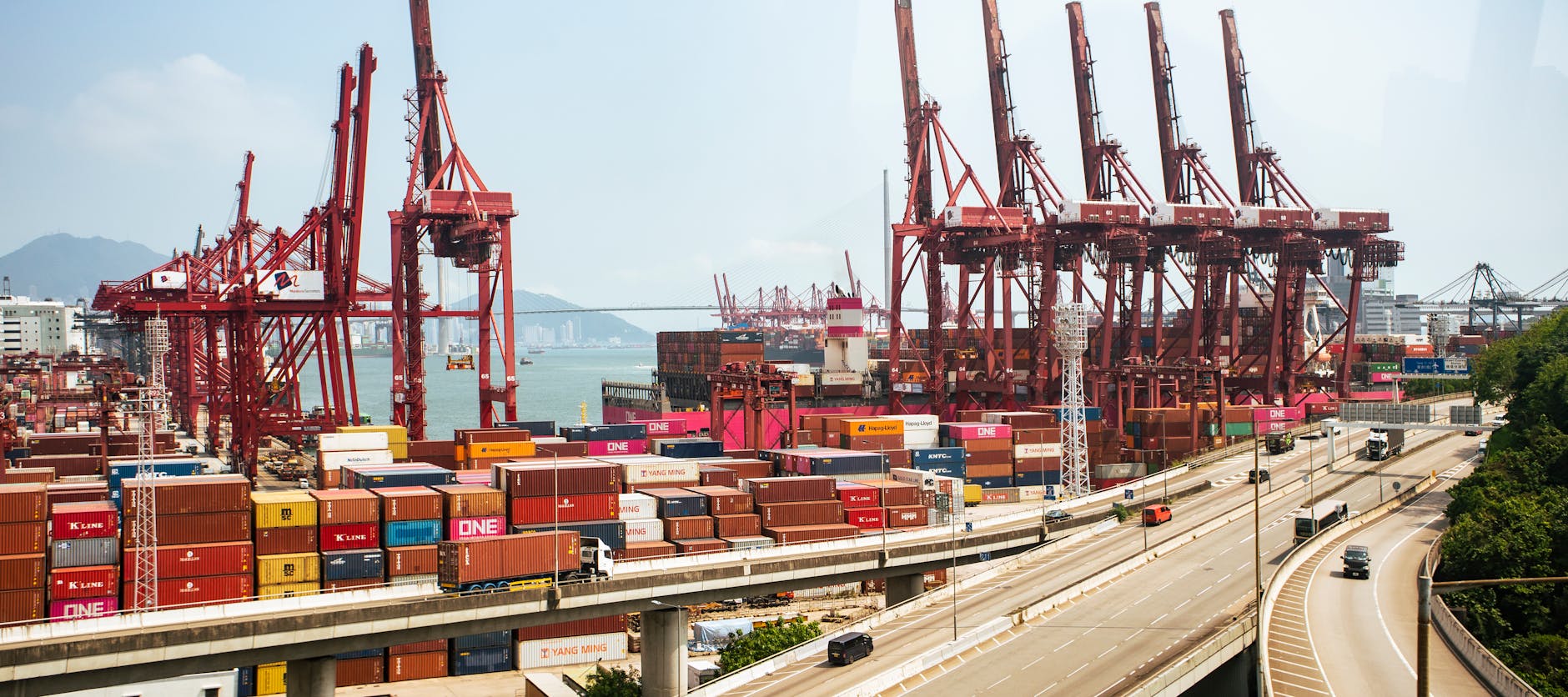 El crecimiento de las exportaciones chinas se frena al 2,5% por el encarecimiento de los costes debido al conflicto en Irán