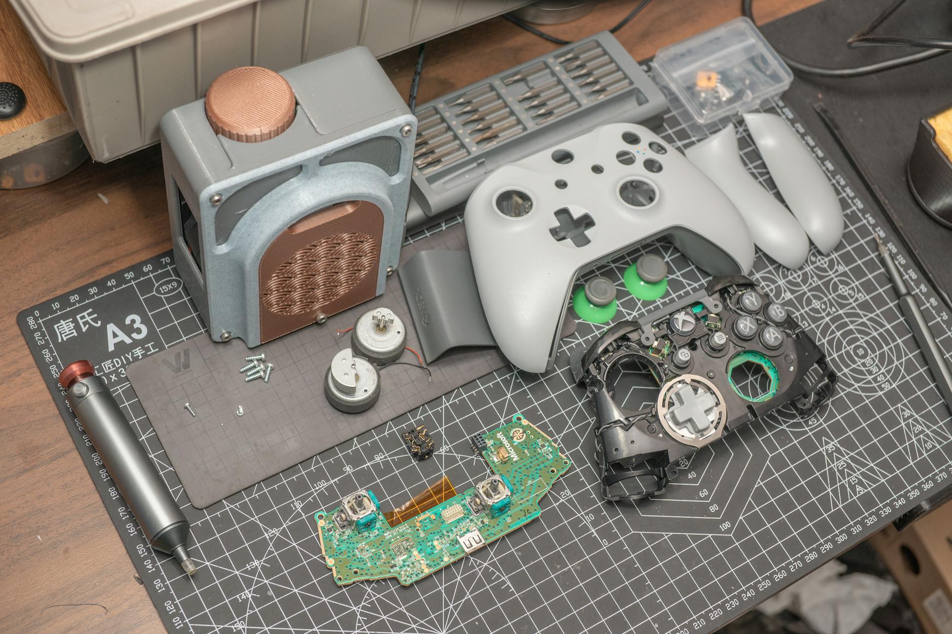 YouTuber builds custom $950 Steam Machine to bypass Valve delays