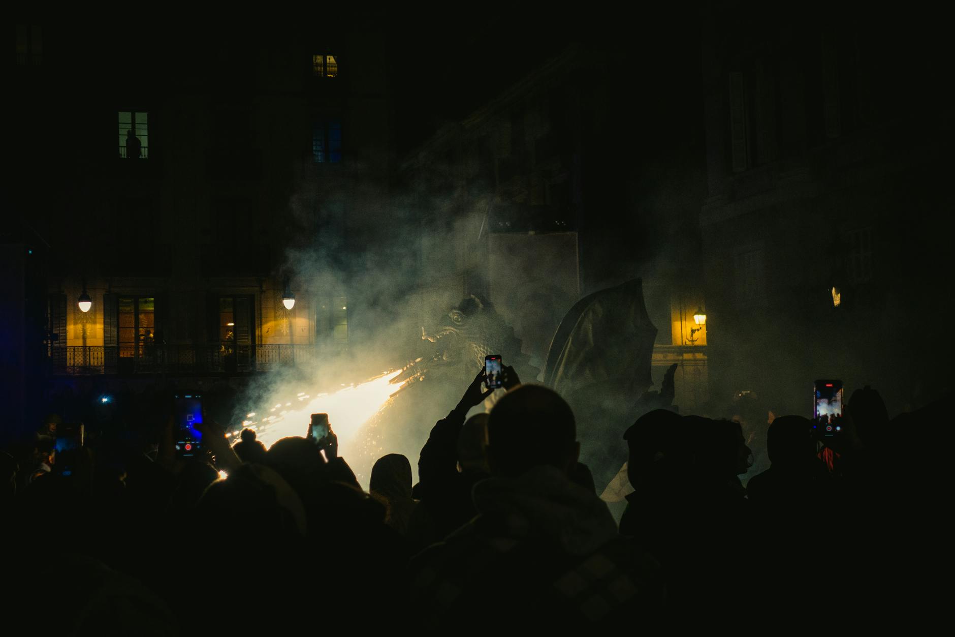 西班牙大规模移民赦免政策出台，巴塞罗那孟加拉社区欢欣鼓舞