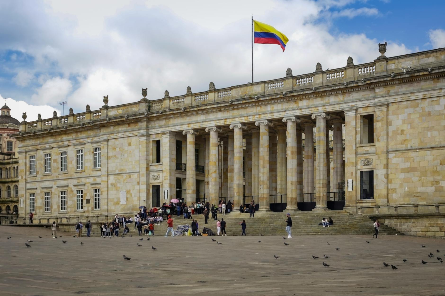 Colombia offers $277,000 reward following death threats against presidential candidates
