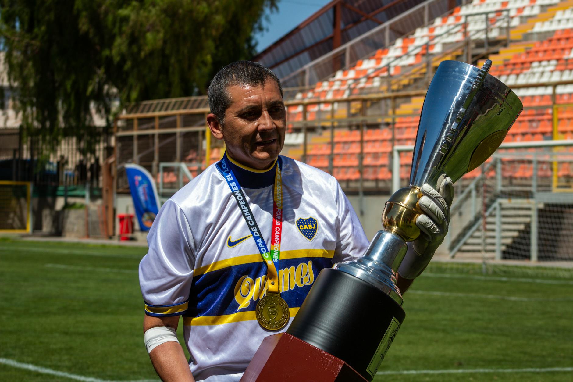 El presidente de Independiente arremete contra las sanciones de Conmebol tras incidentes con hinchas chilenos
