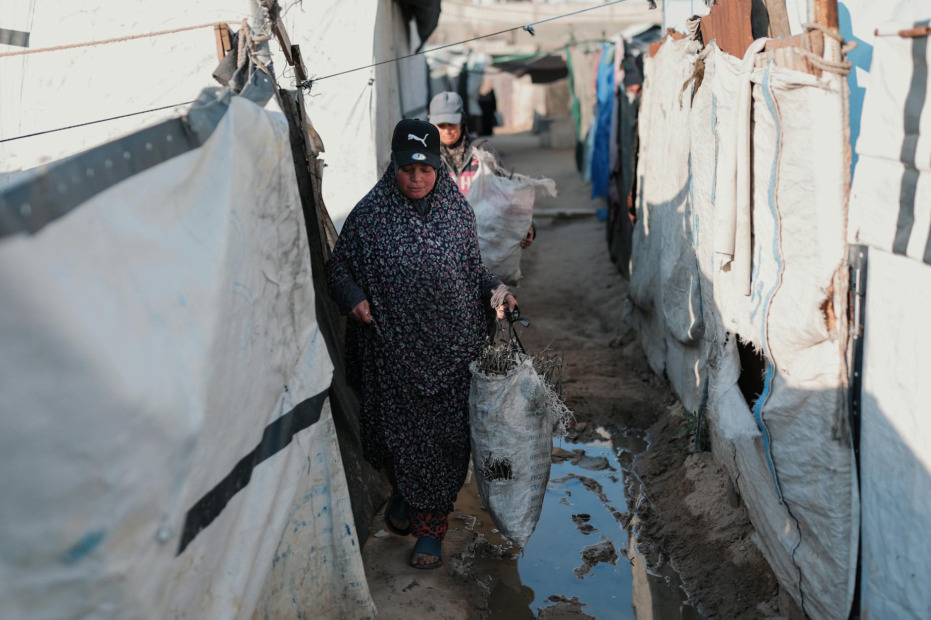 Spain to grant legal status to 500,000 undocumented migrants