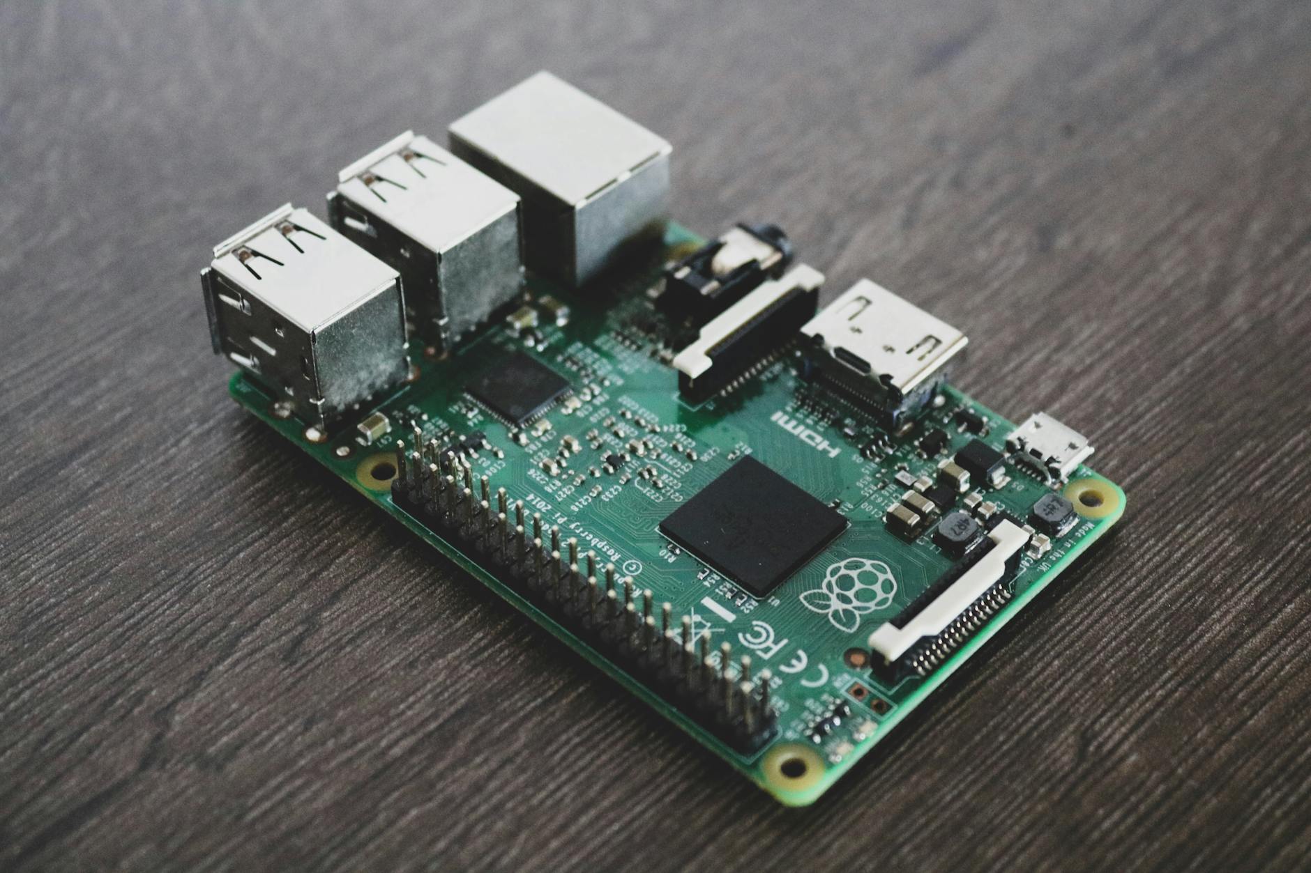 Raspberry Pi OS 默认启用 sudo 密码验证，不再支持免密执行