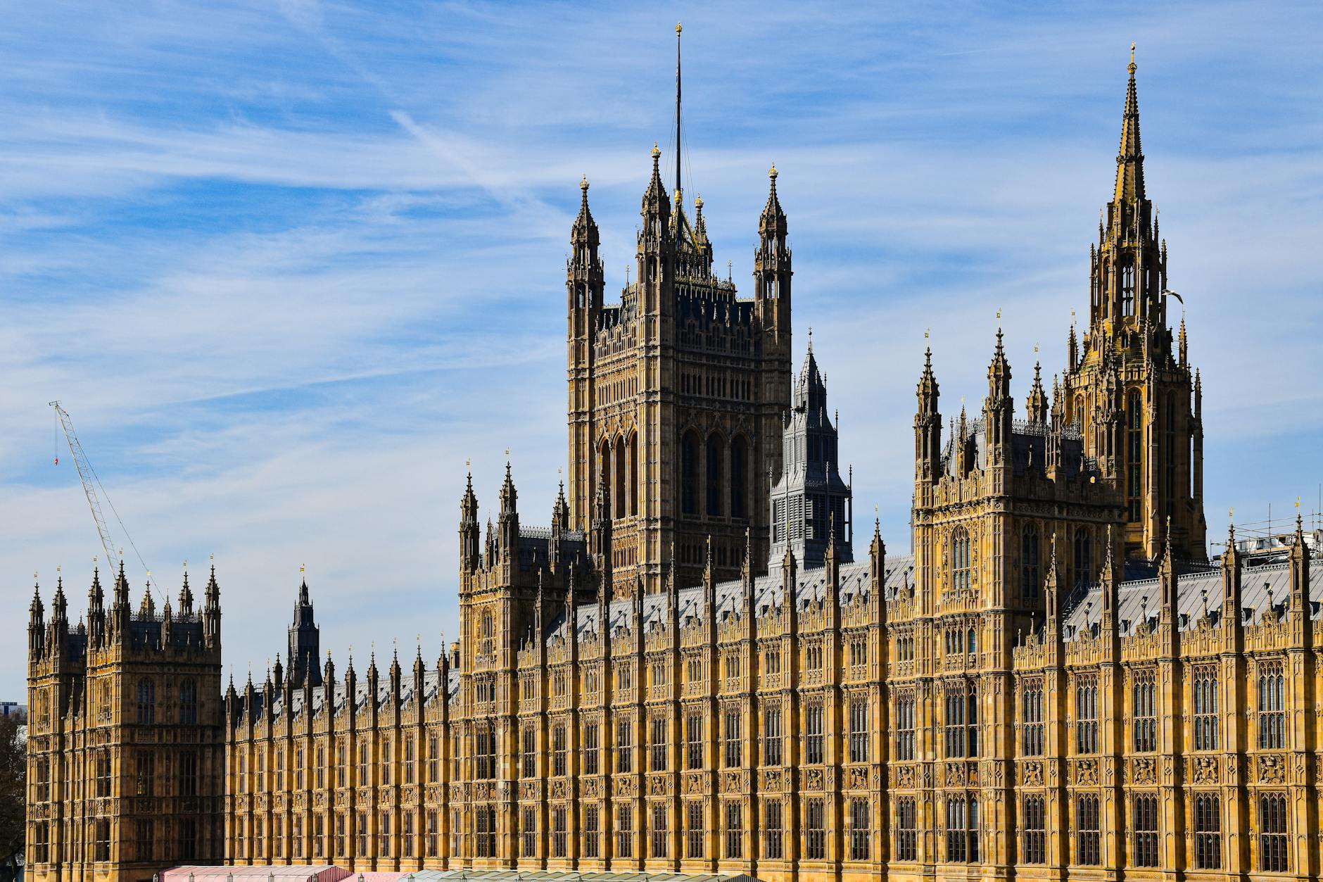 UK Parliament passes lifetime smoking ban for those born after 2009