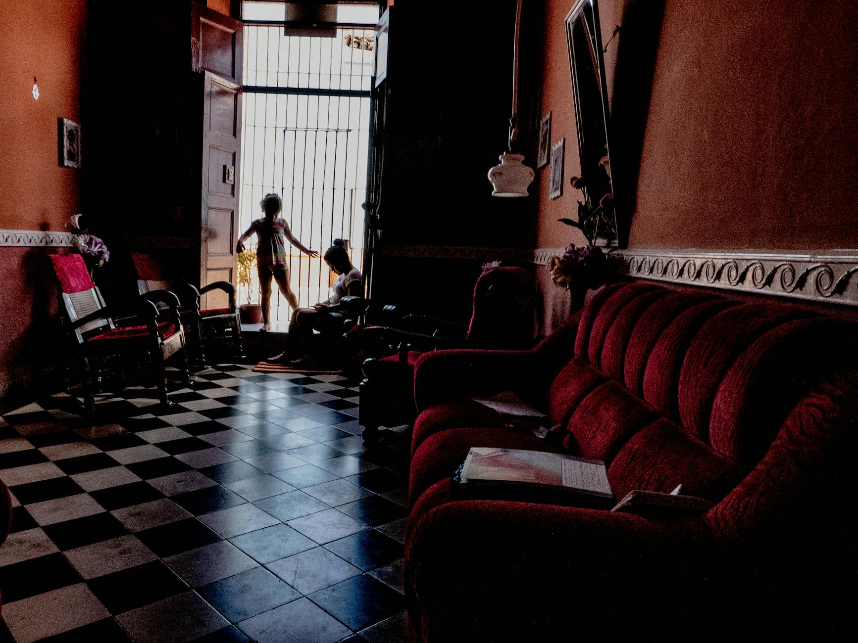 Ministra de Seguridad lidera operativo migratorio en Recoleta: 'Si ingresó de manera irregular, se tiene que ir'