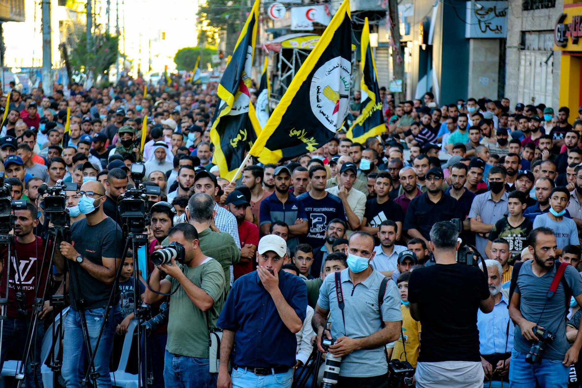 加沙地带举行大规模集体婚礼，300对新人喜结连理