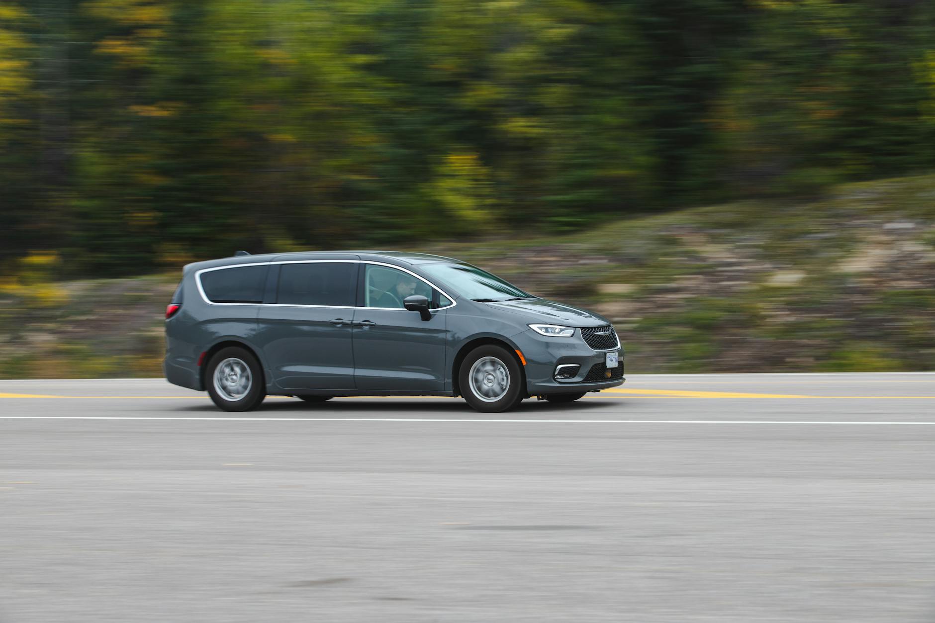 Toyota apuesta por la tecnología híbrida para relanzar las minivans en México