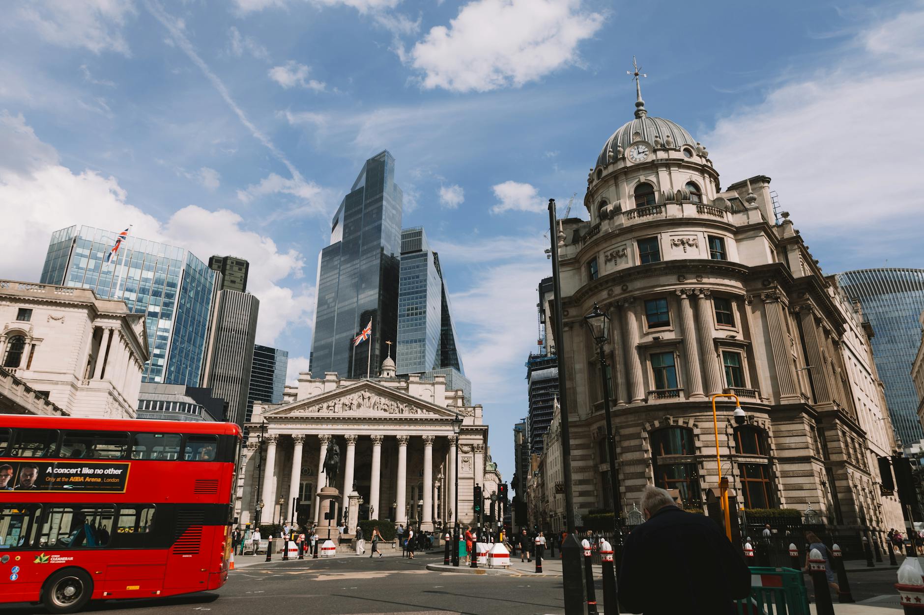 UK spending watchdog hails Bank of England tech overhaul as model for public sector