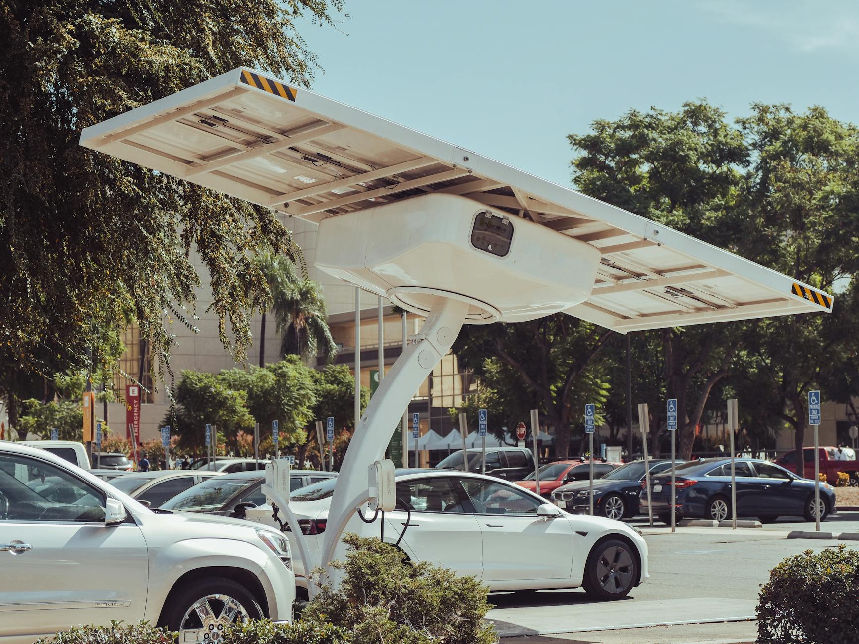 La startup estadounidense Aptera Motors planea entregar sus vehículos solares este mismo año