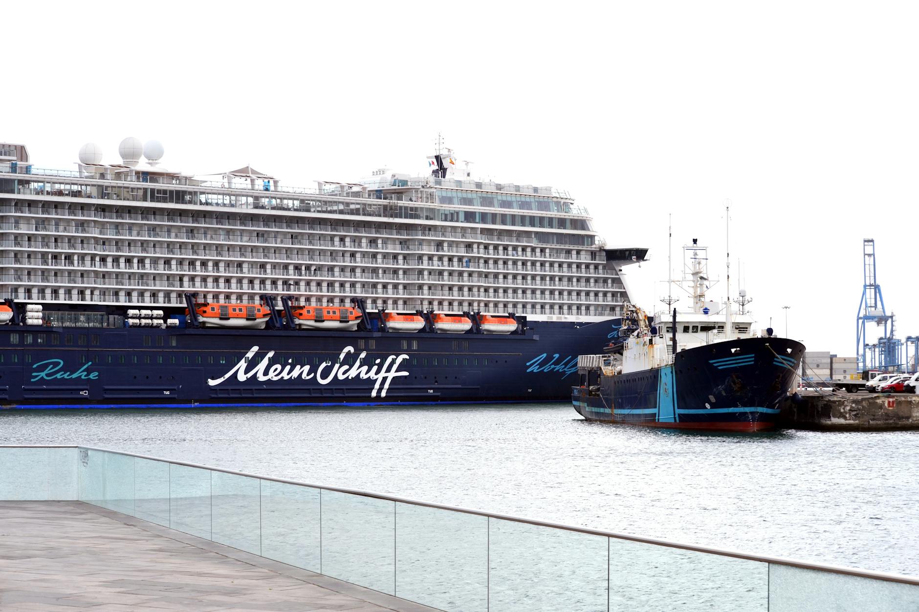 Un crucero afectado por el hantavirus navegará hacia las Islas Canarias tras la evacuación de su tripulación