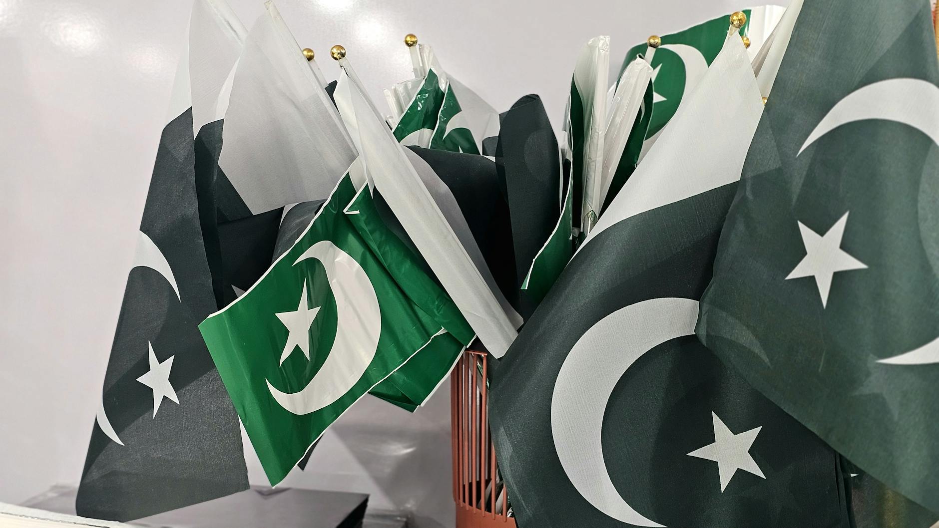 Iran delivers peace response to Pakistan as Trump threatens nuclear strike
