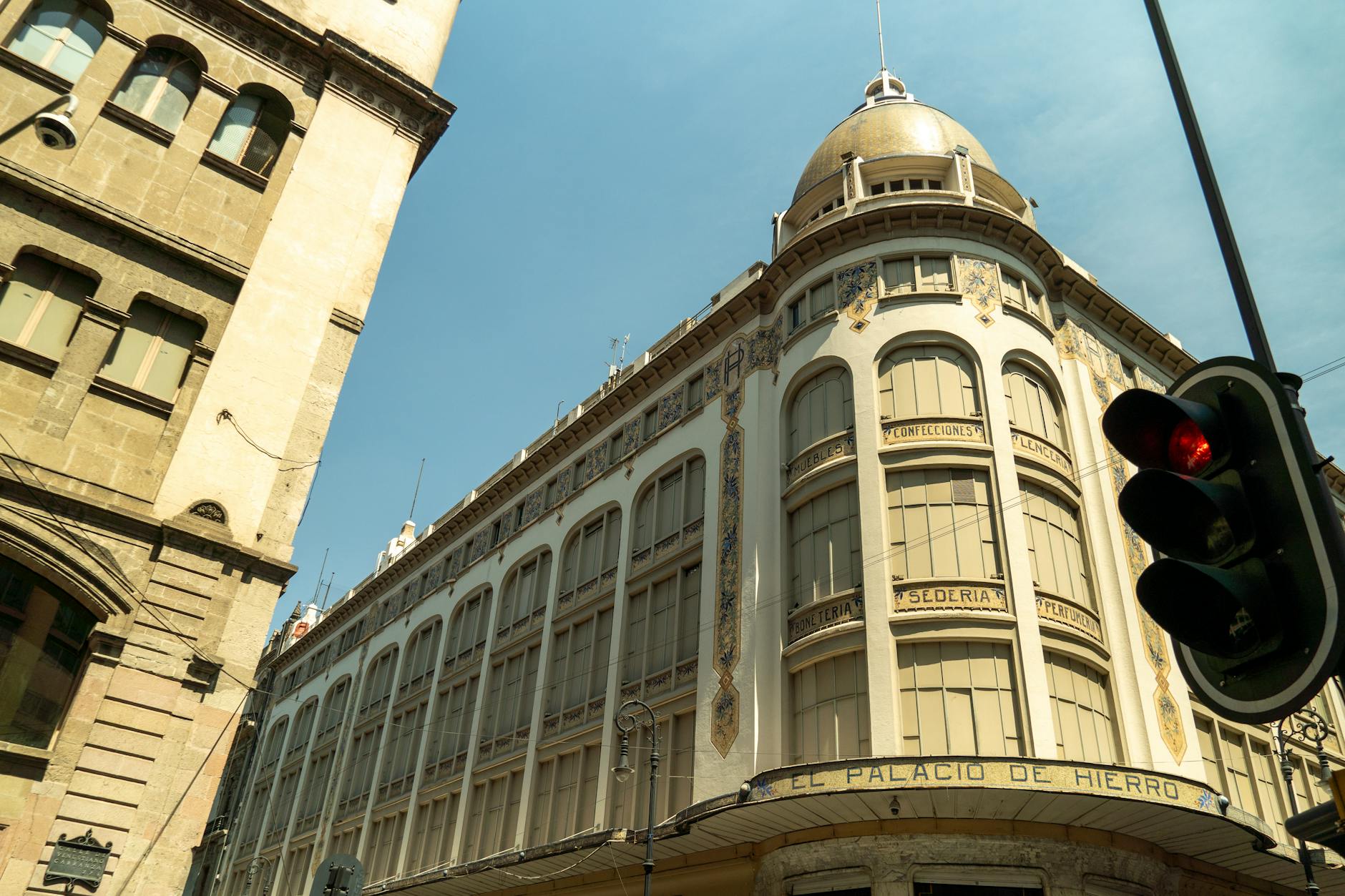 Historic Center Jewelers Demand Access After Protests Lead to Lockdown