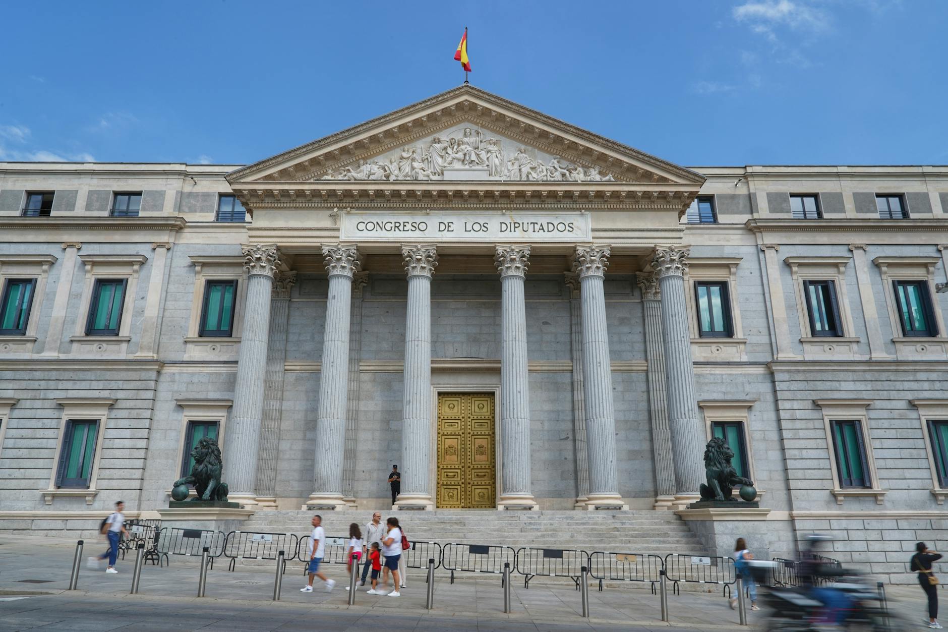 Socialist Party Leader Criticizes Legislative Agreements, Citing 'Overwhelming' Right-Wing Commission Control