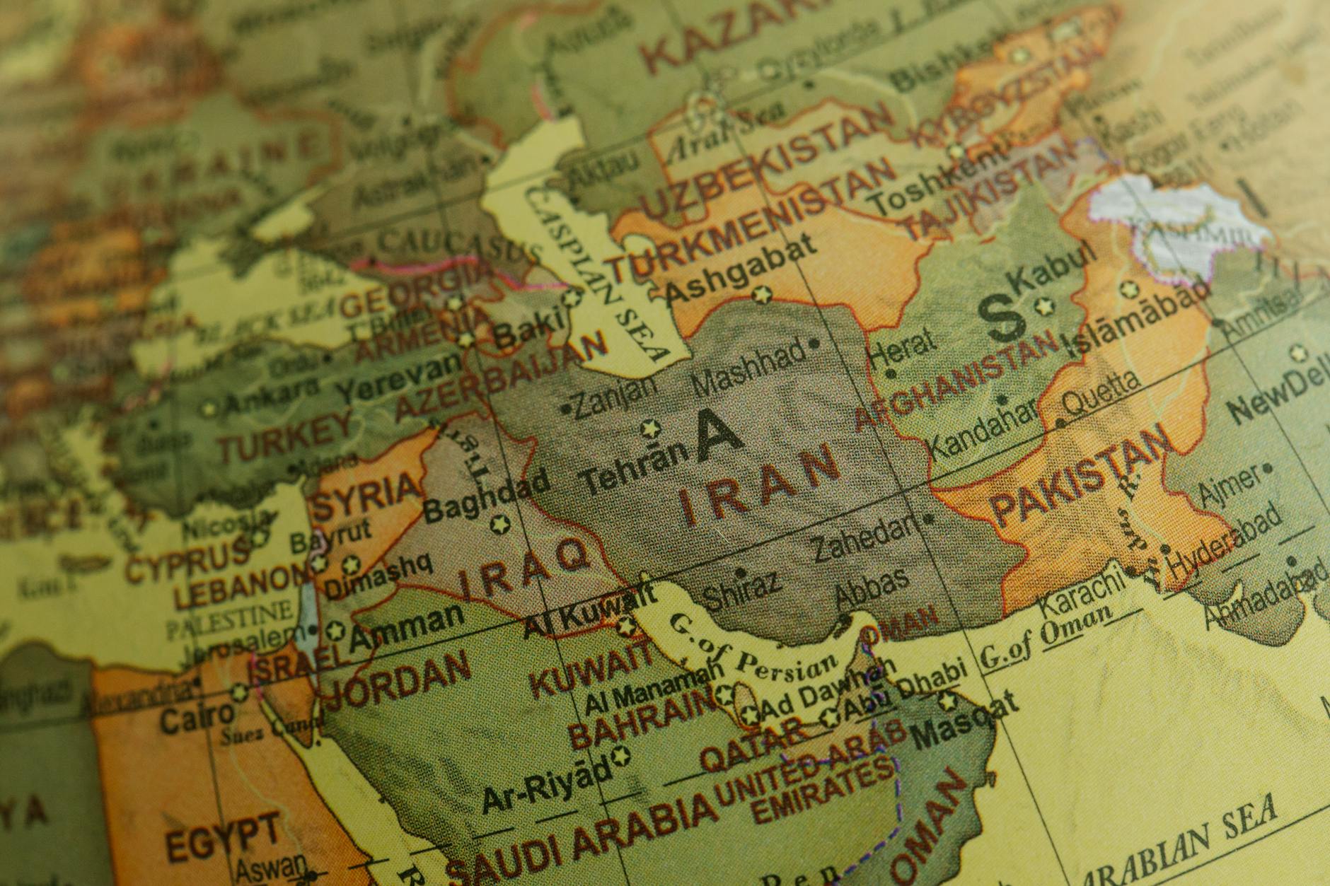 Cambio geopolítico: Investigador saudí sugiere que Pakistán podría proporcionar un 'paraguas nuclear' contra Irán