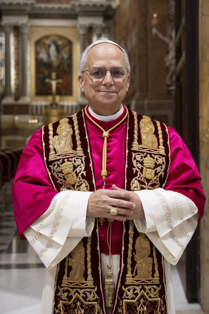 El Papa León XIV aprovecha su primera misa de Pascua para condenar la guerra global