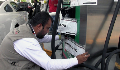 Mexico launches national crackdown to cap gasoline prices at 24 pesos