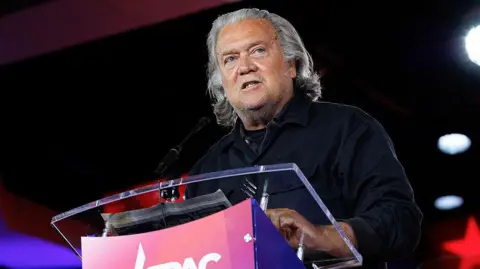 La Corte Suprema despeja el camino para anular la condena de Steve Bannon