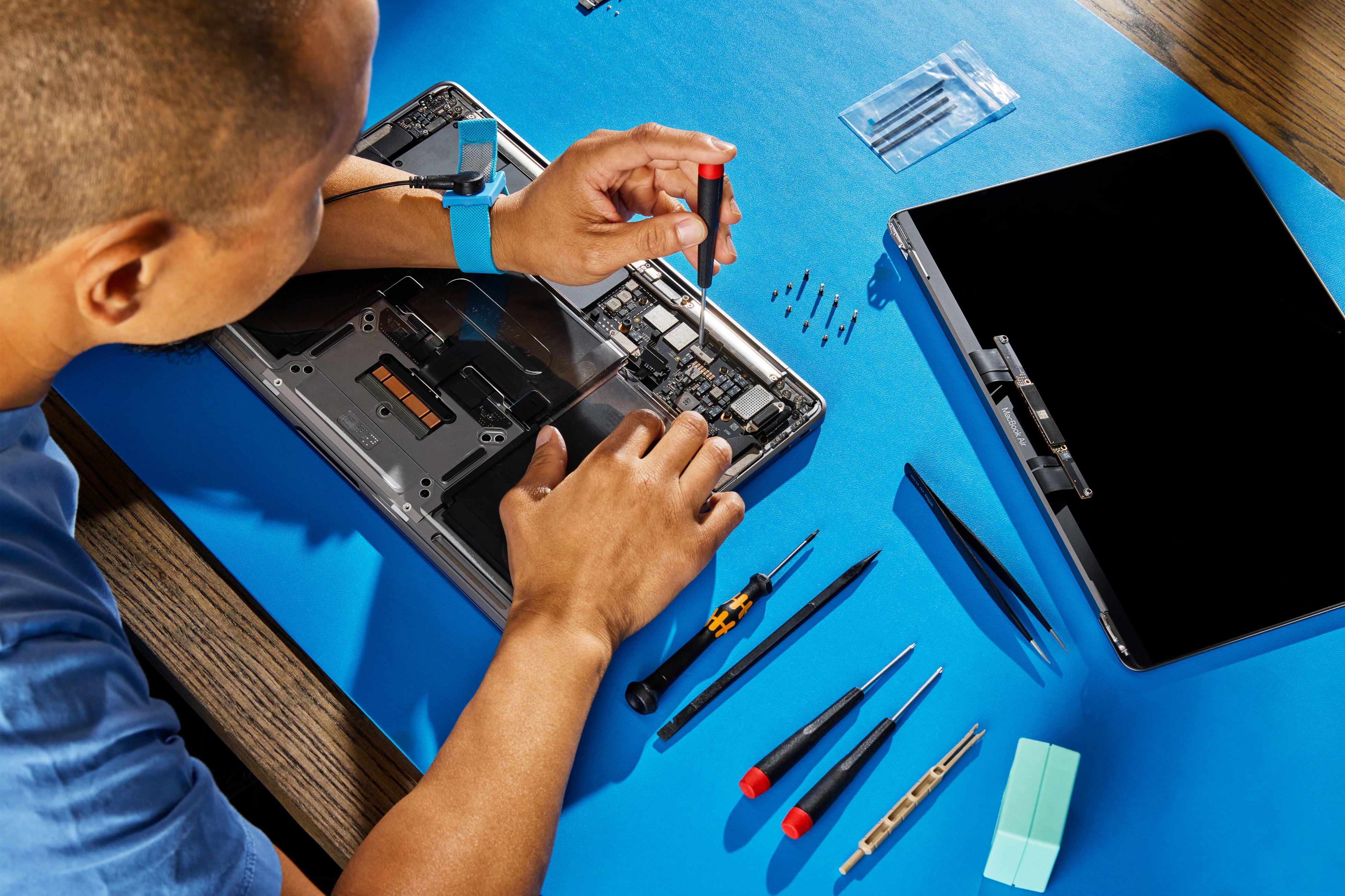 Public Interest Research Group Report Names Apple and Lenovo as Hardest Laptops to Repair