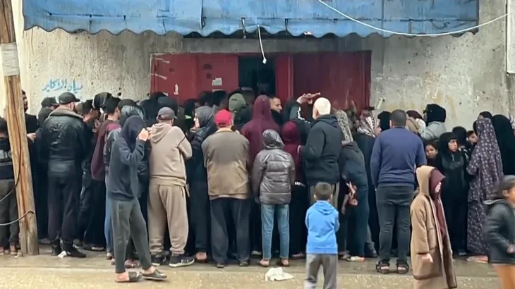 Gaza residents wait hours in rain for bread rations