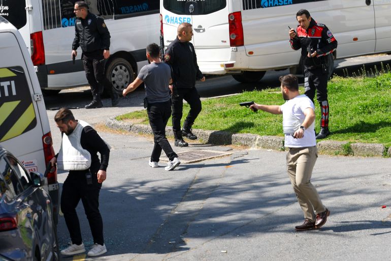 Abatido un hombre armado en un tiroteo frente al consulado de Israel en Estambul