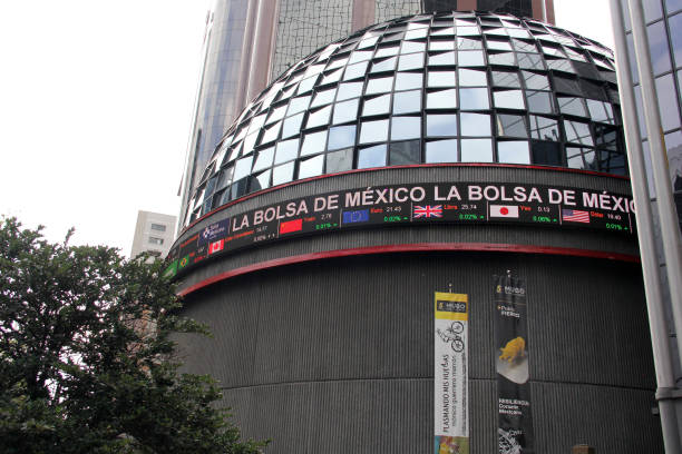 Mexican stocks reclaim 70,000 points as markets stabilize