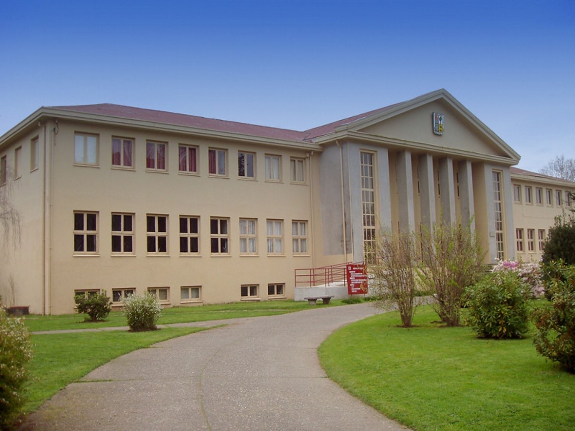 Ministra Lincolao sufre agresión durante evento universitario en Valdivia