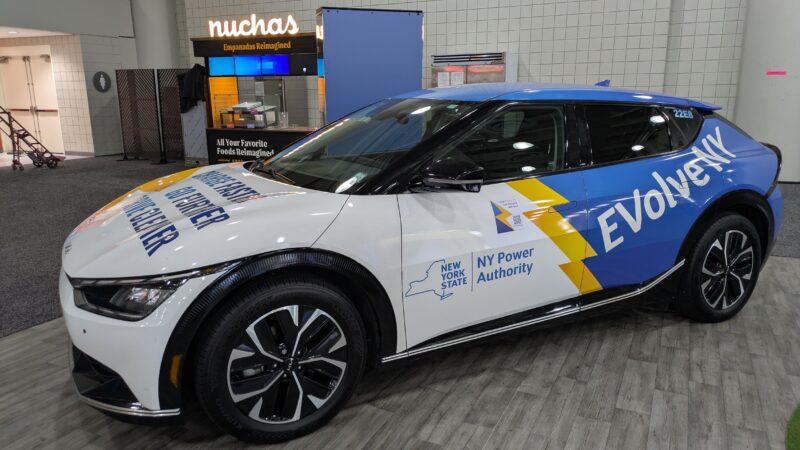 Fabricantes de autos presentan su expansión hacia la movilidad eléctrica en el Salón de Nueva York