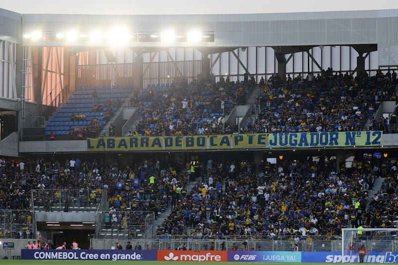 Tres detenidos y un deportado durante la visita de Boca Juniors al Claro Arena