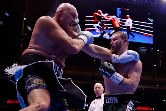 Tyson Fury announces comeback for heavyweight clash with Makhmudov in London