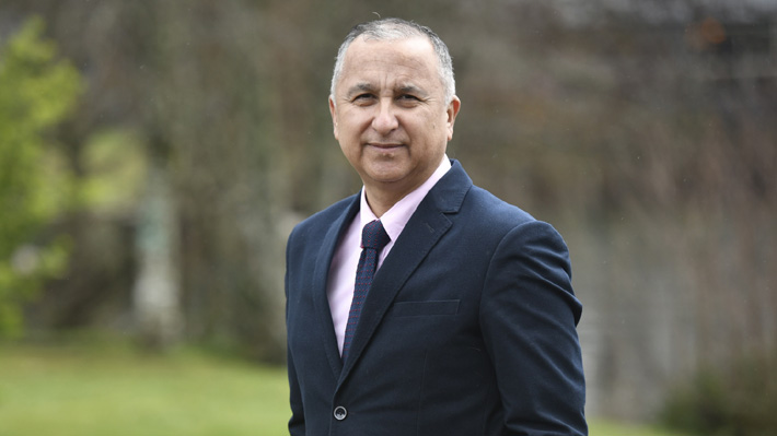 Rector de la Universidad Austral niega haber bloqueado a la policía tras ataque a ministra