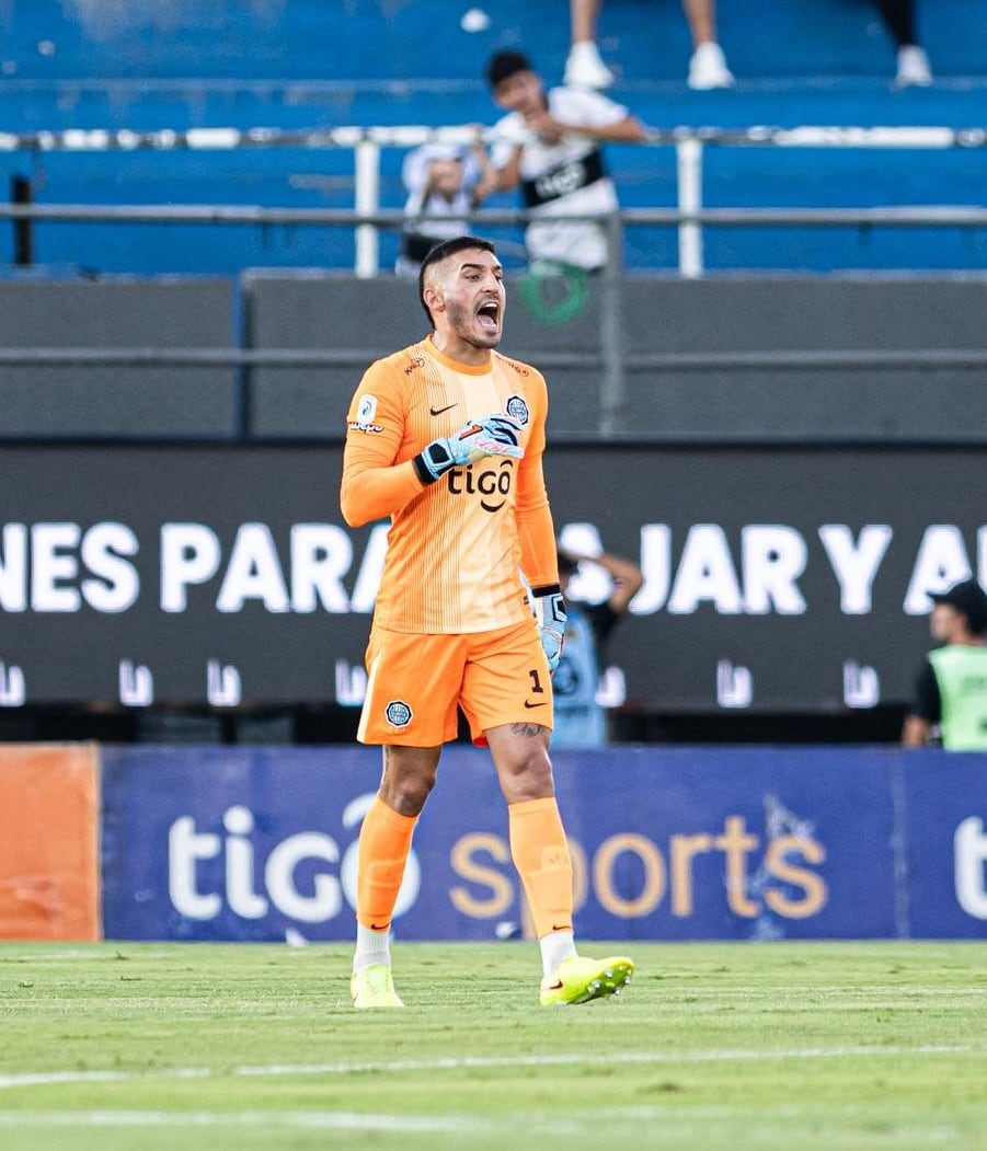 Arquero de Olimpia acusa al Audax Italiano de sabotaje con el agua