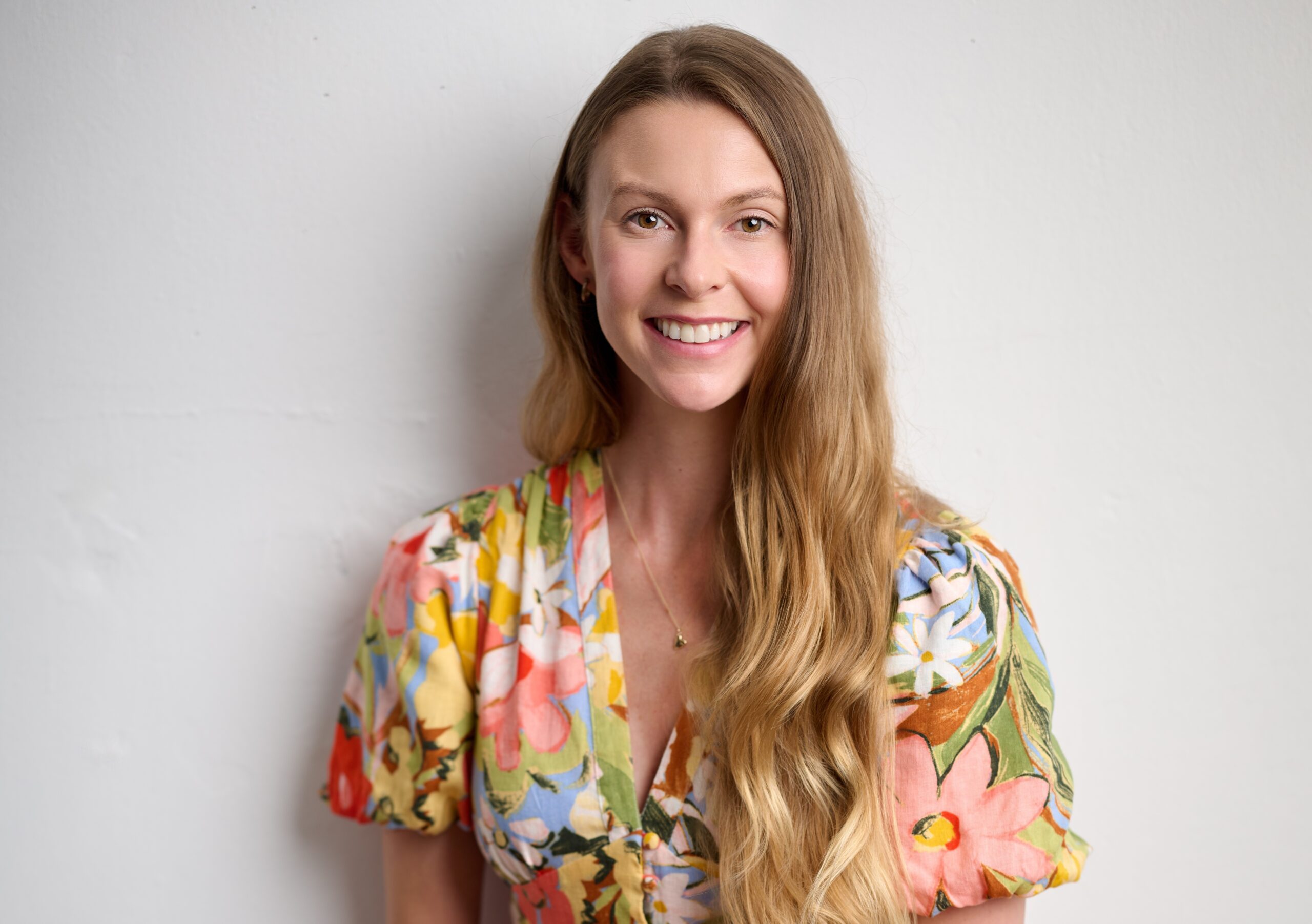 La psicóloga Nicola Jane Hobbs publica una guía para combatir el agotamiento crónico