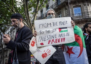 Paris protesters rally against anti-Semitism legislation