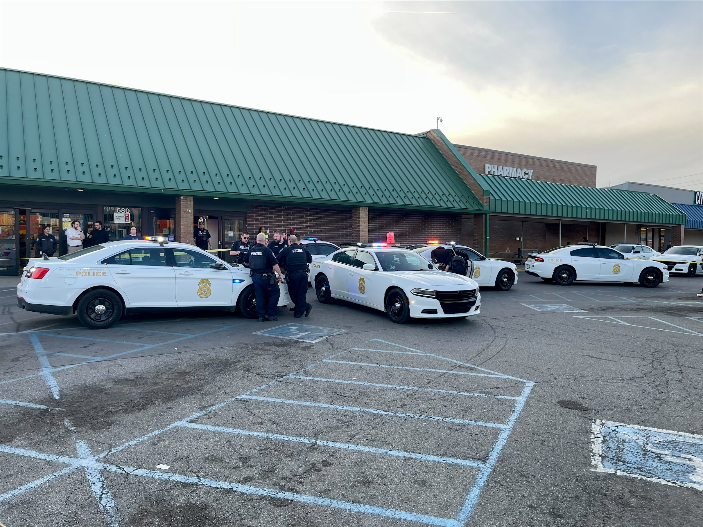 Hombre resulta herido de bala tras una disputa por cartas coleccionables de Pokémon en Indianápolis