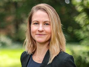 惠特尼·菲lopps教授剖析互联网文化衰落与平台机制演变