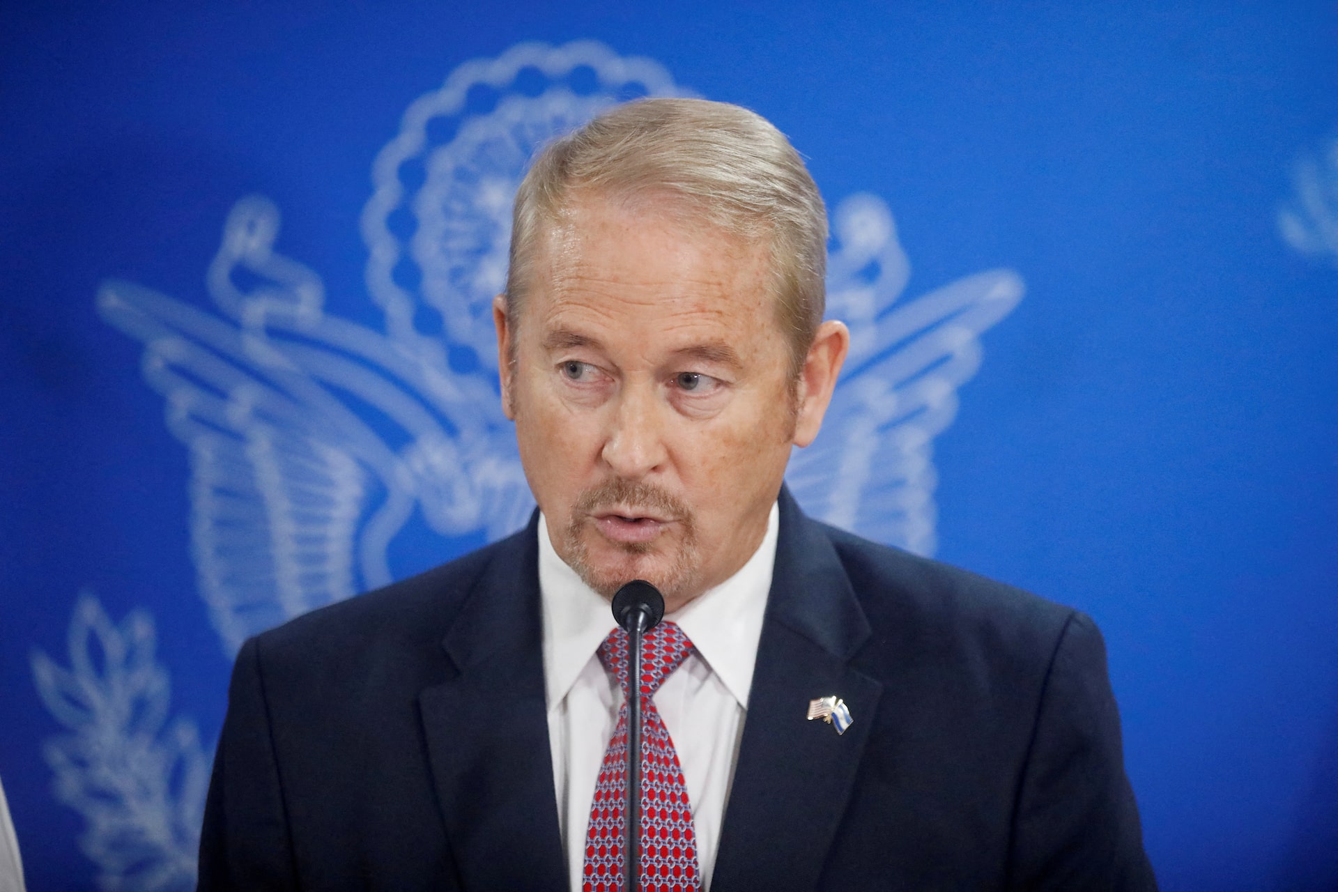 “无处藏身”：美国大使重申与墨西哥的安全联盟