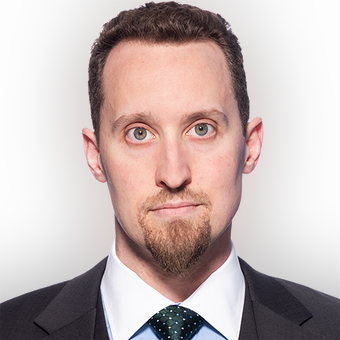 Asesor económico de Trump advierte sobre la fragilidad ante el aumento de las tensiones con Irán