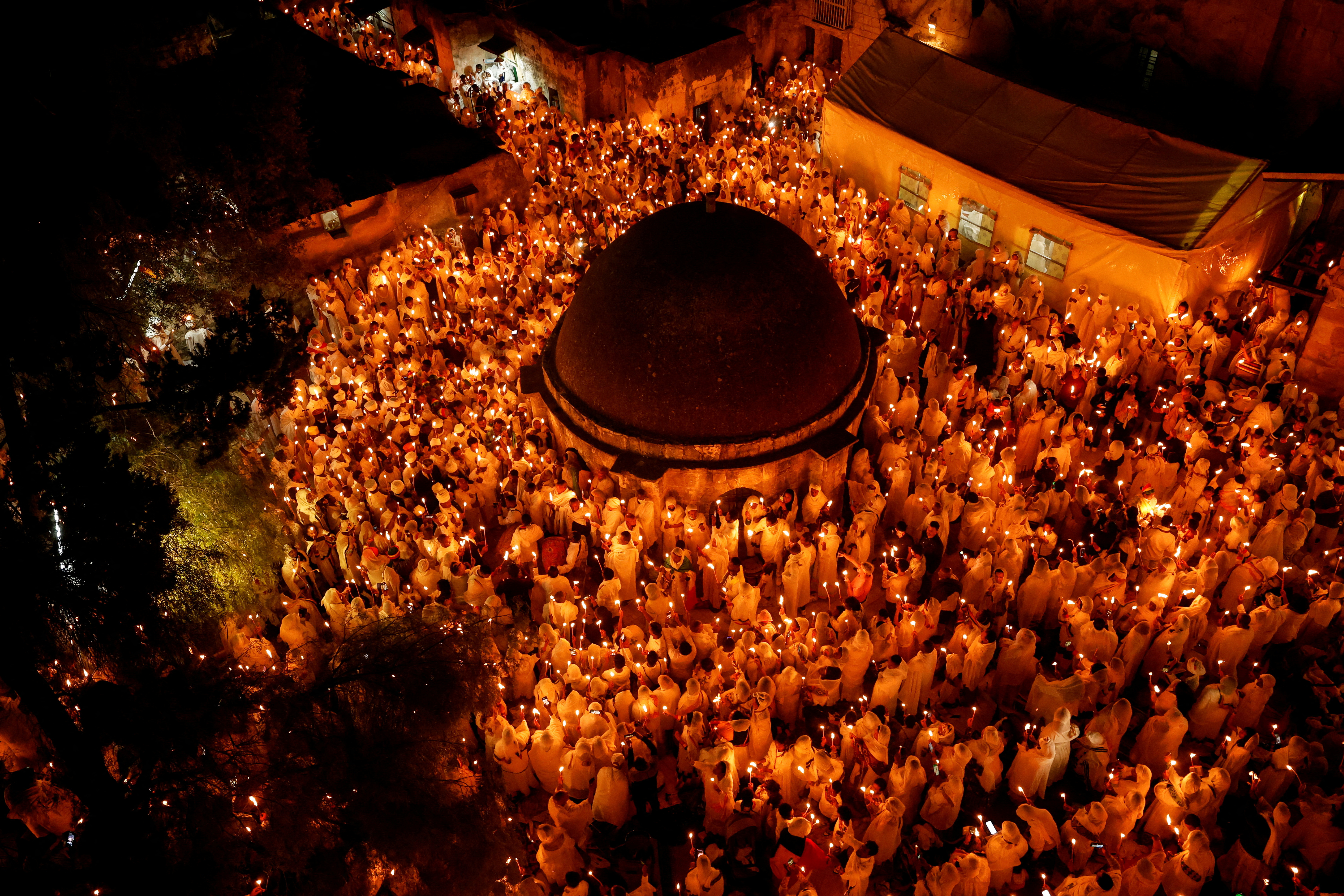 Jerusalem marks Easter under shadow of war and tight security