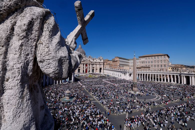 Pope Leo calls for global ceasefire in Easter blessing