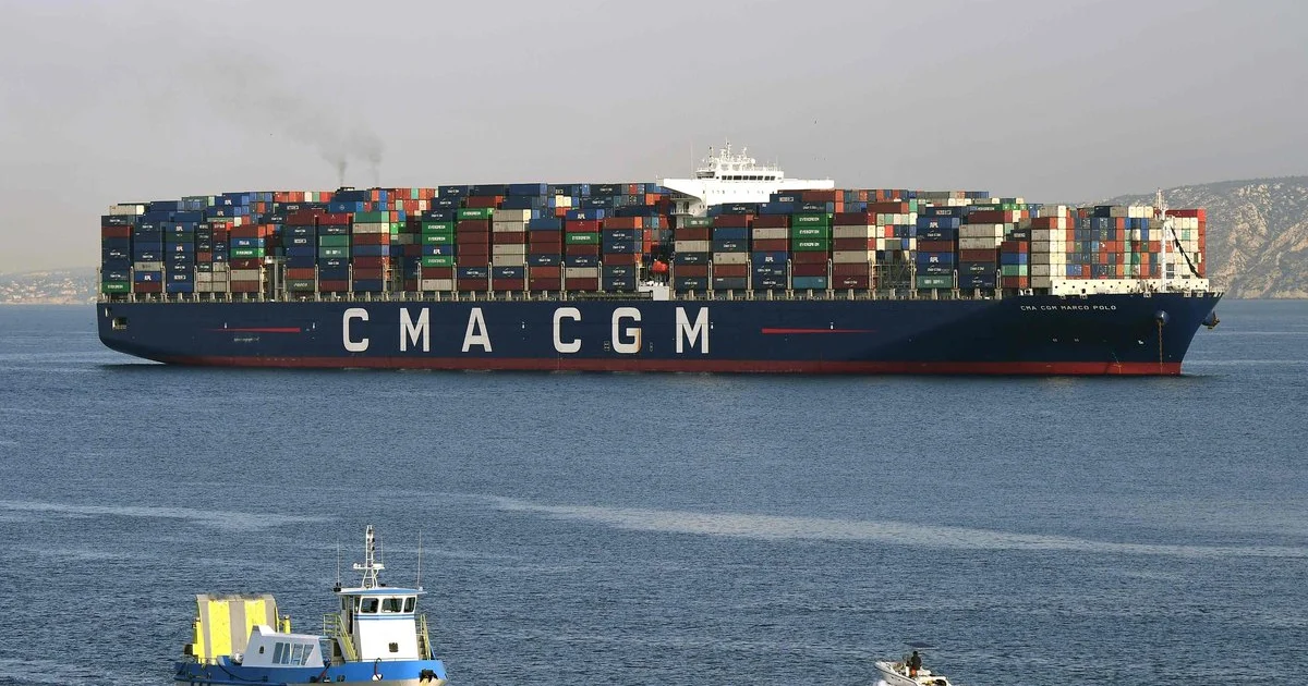 Buque de propiedad francesa atraviesa el estrecho de Ormuz mientras persisten las restricciones regionales al transporte marítimo